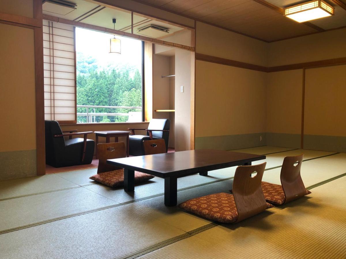 Hotel Yumoto Uonuma Buitenkant foto