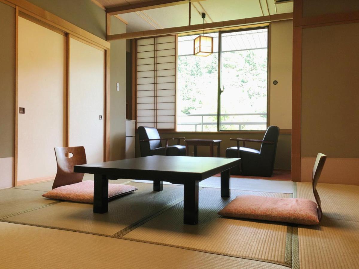 Hotel Yumoto Uonuma Buitenkant foto