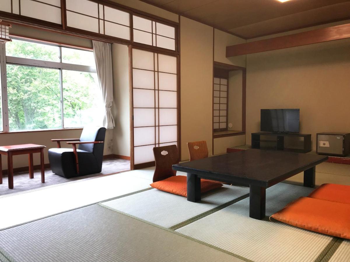 Hotel Yumoto Uonuma Buitenkant foto